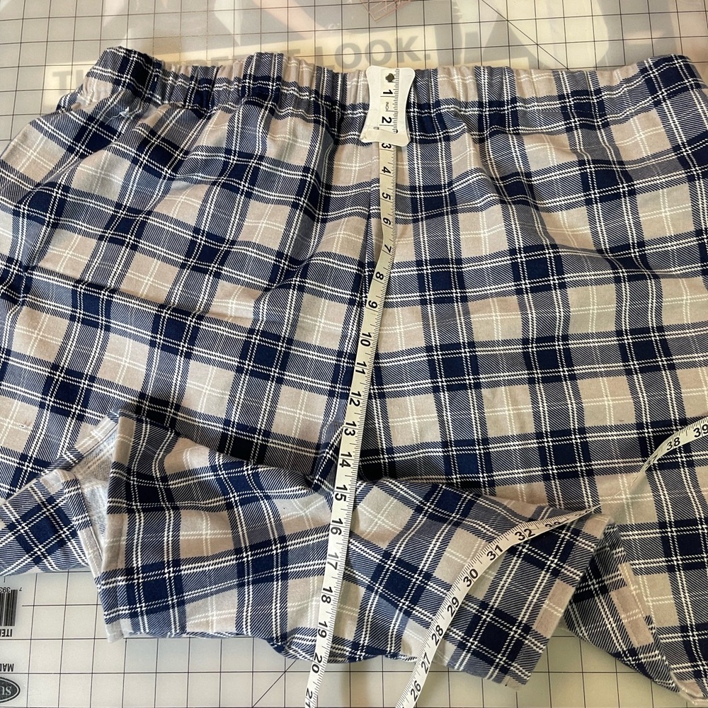 Flannel Men's Short in Blue and White